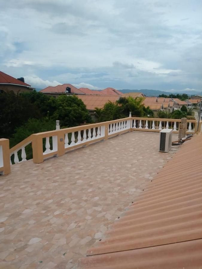 Irie Hideaway - Private Studio In Gated Community --Caribbean Estates, Portmore Apartment Exterior foto