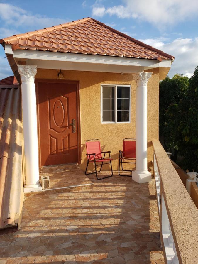 Irie Hideaway - Private Studio In Gated Community --Caribbean Estates, Portmore Apartment Exterior foto